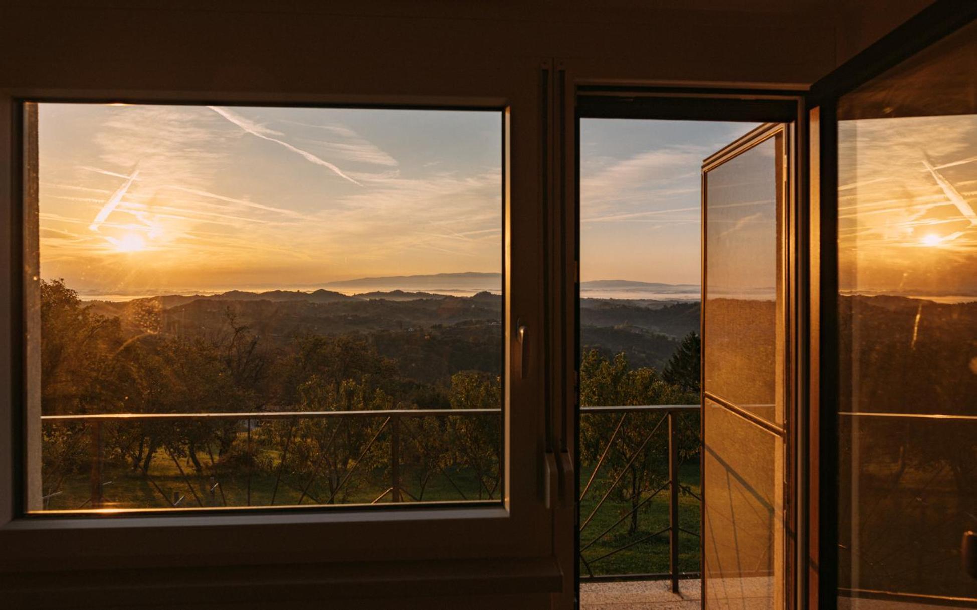 Apartma Hisa Na Ravnah With Hot Tub Pišece Exterior foto